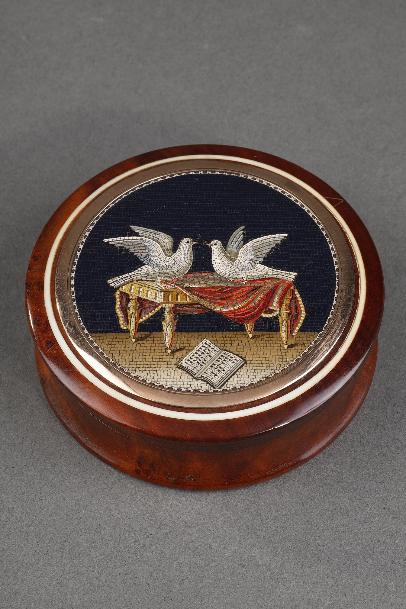 A micromosaic on a box, two doves on a table, end 18th century